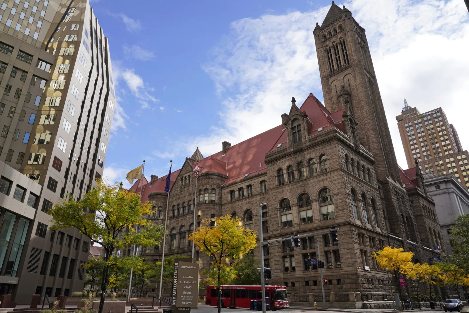 The facade of a county courthouse.